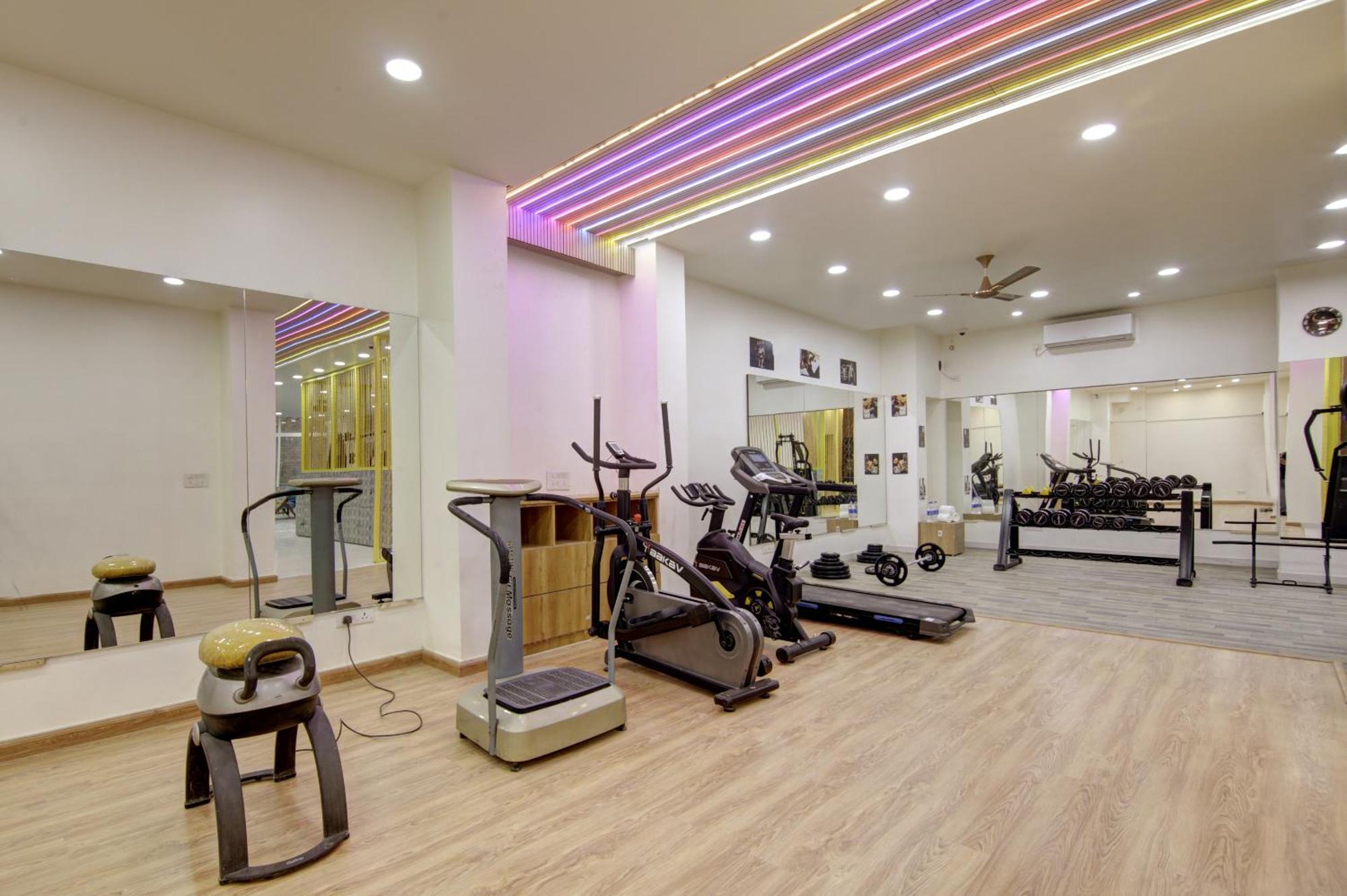 Anandam Club House Aparthotel Gurgaon Exterior photo